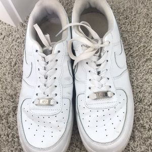 Air force 1s lightly used